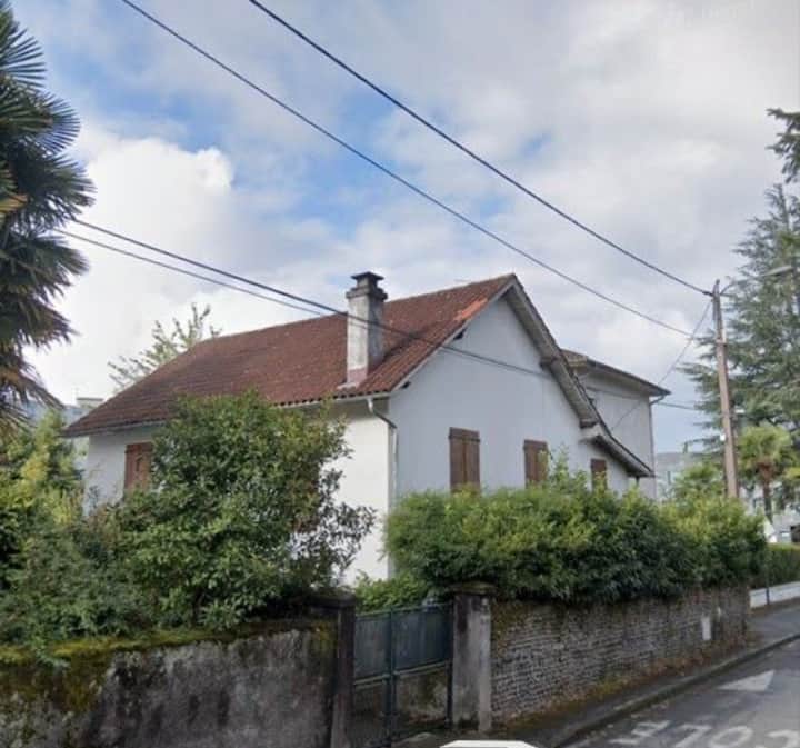 Une Maison Agréable 3 Chambres Et Parking Privatif - Pau