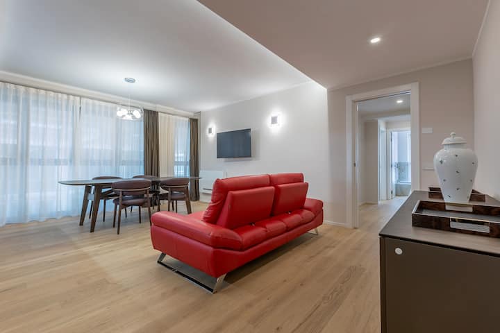 Guesthost - Design Flat In The Heart Of Ferrara - Italien