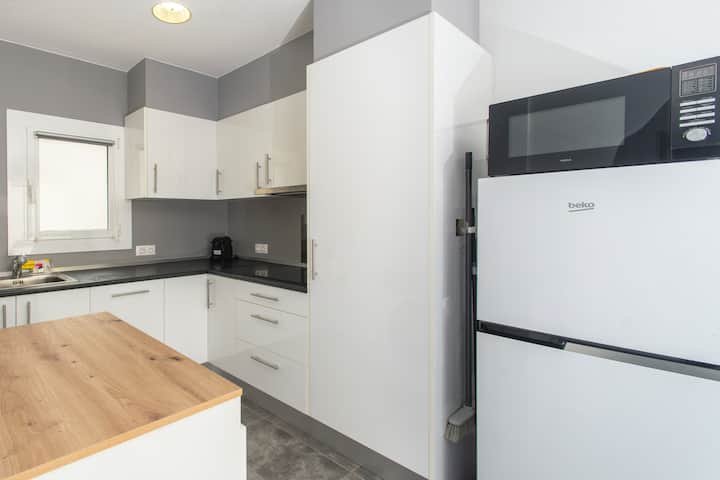 2br Apartment With Pool View, Wifi & Parking - Empuriabrava