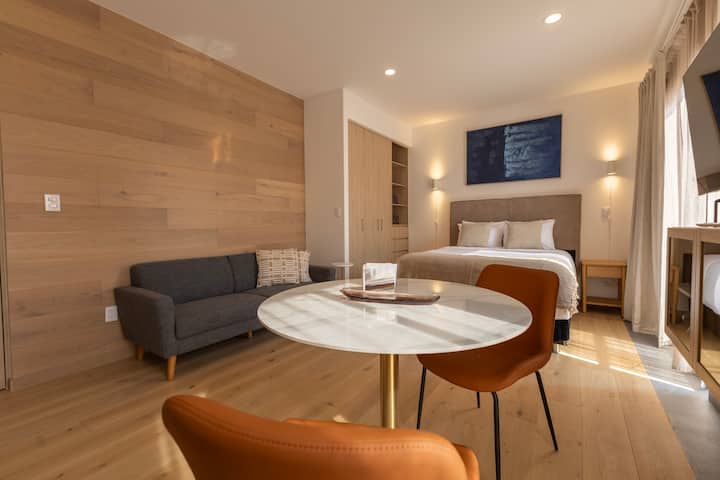 Roma Norte Studio W/ Balcony, Pool & Gym - Mexico