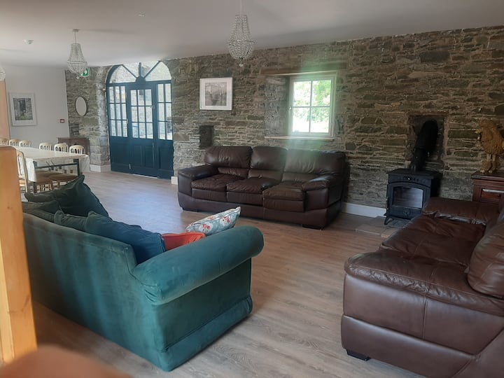 Gardener's Lodge, Group House, Sleeps 22, 68 Acres - Kells