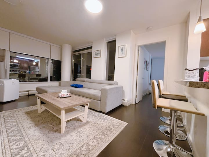 Downtown Vancouver 1br+den | Pool, Gym & Parking - Vancouver