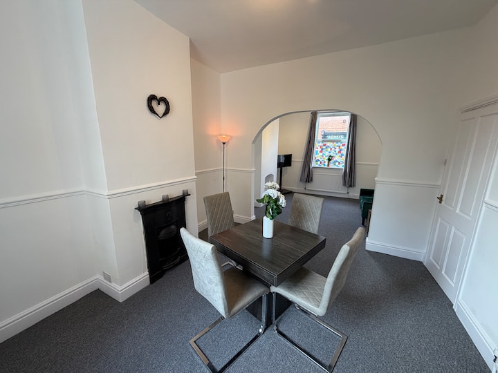 Big Space, Good Vibes, Bright And Spacious Terrace - Derby