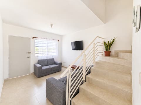 Top performing Airbnb: House near Kukulcán/Carlos Iturralde Stadium in Fraccionamiento San Pedro Cholul