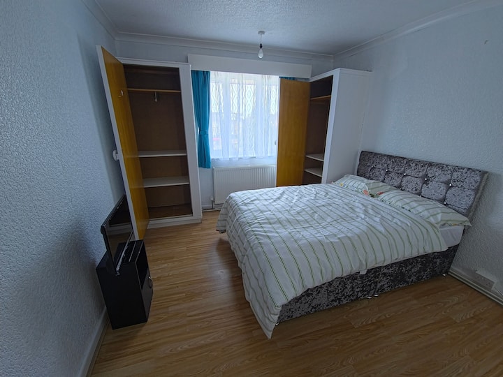 6 Bed House Sleeps 13 - Private Garden - Bristol