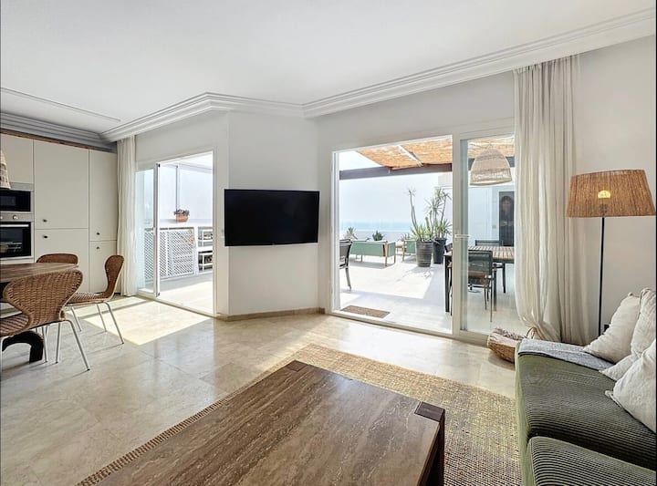 Mbb53 - Beachfront Penthouse With Sea Views - Estepona