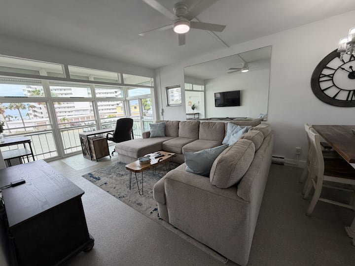 Steps To Sand Retreat! - 2 Br Renovated Condo - St. Pete Beach, FL