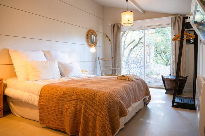 Charmant Cabanon En Provence - Rousset
