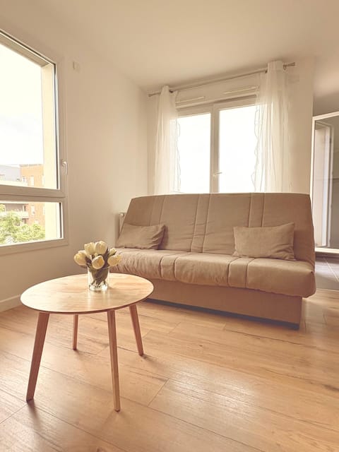 Top performing Airbnb: 3-room apartment near Paris, Stade de France, Adidas Arena in Saint Denis