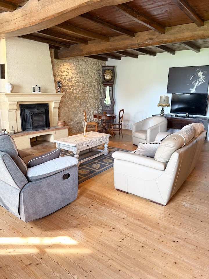 Grande Maison Charentaise Avec Beaux Volumes - Rochefort, France