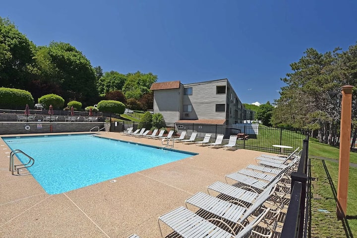 Village At Winnipesaukee Unit 1023-hosted By - Weirs Beach, NH