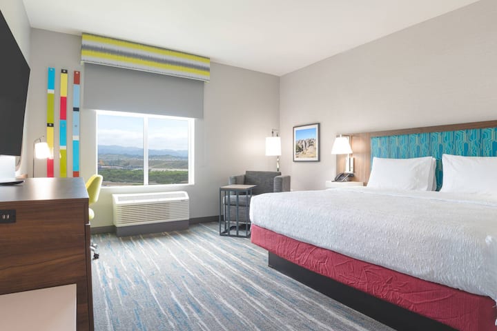 Close To Six Flags Magic Mountain + Free Breakfast - Santa Clarita, CA