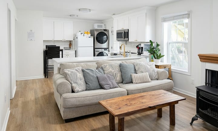 Bright & Private Terrace-level Suite Near Downtown - Durham, NC
