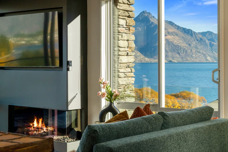 Rahiri Penthouse, above Lake Wakatipu, Queenstown, Otago, New Zealand, photo 1 of 10