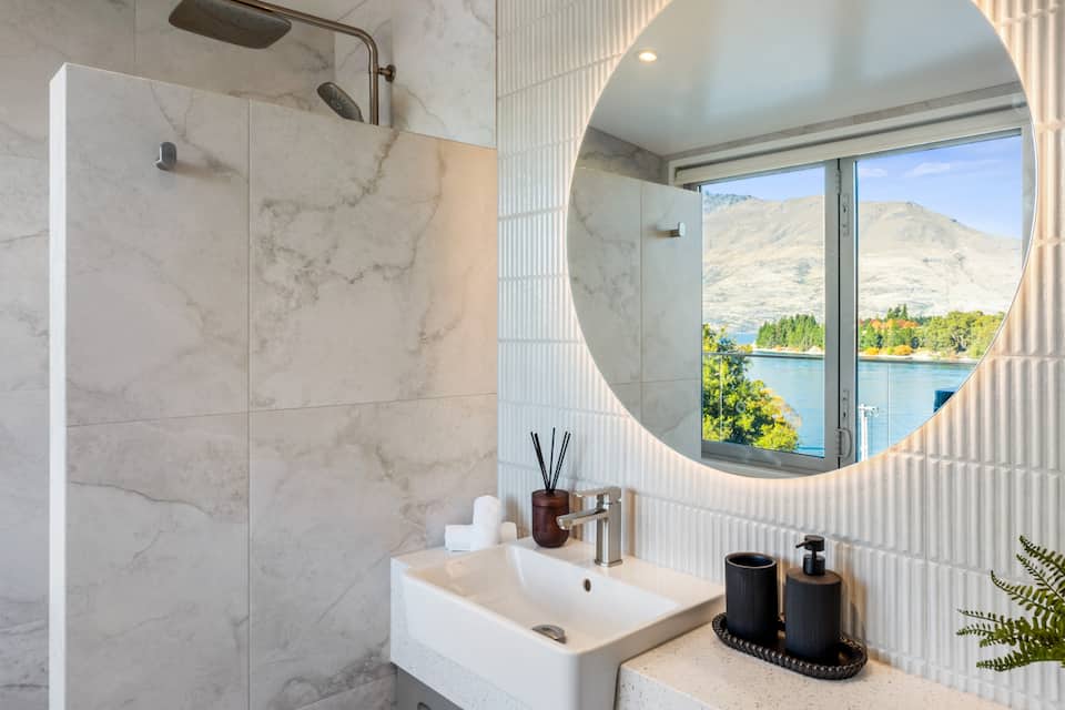 Rahiri Penthouse, above Lake Wakatipu, Queenstown, Otago, New Zealand, photo 9 of 10