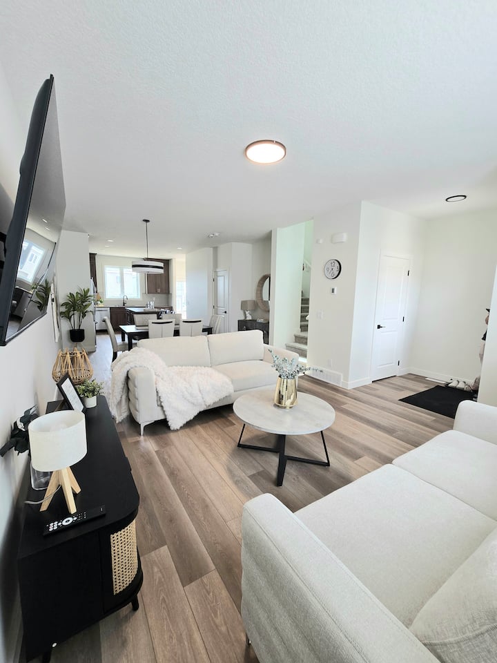 4br Nw Calgary Retreat - Central & Stylish - Calgary