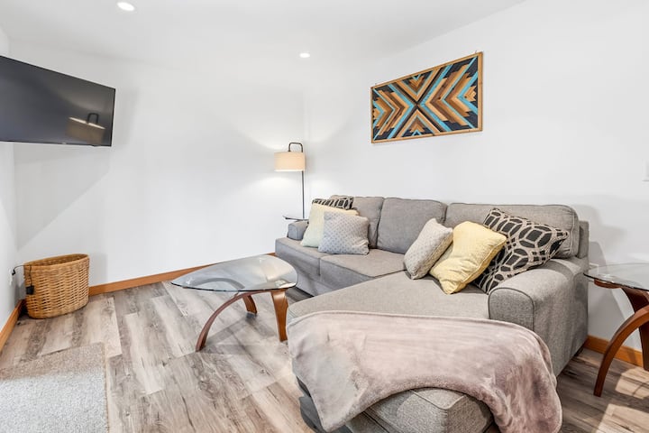 Pacific Basecamp | 2br, Hot Tub & Bbq - Ucluelet