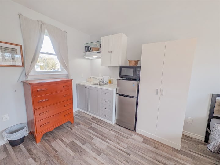 #2 Cozy Kingston Motel Studio W Smart Tv - Kingston