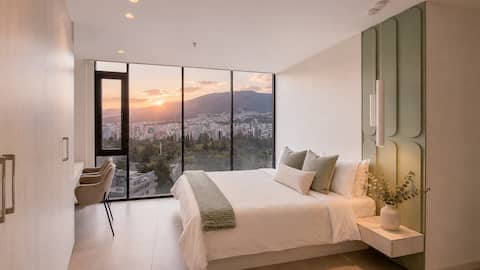 Cozy Studio on the 18th Floor, Incredible View!