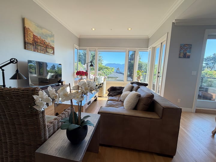 Ocean & Mountain View L Point Grey Retreat - Vancouver