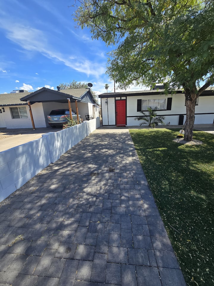 # 1 (200sq Ft Lovely Studio) - Phoenix, AZ