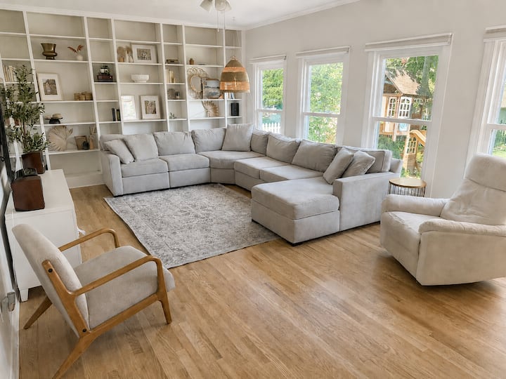 Beautiful World Cup Rental Home, Near Airport - Kansas City, MO