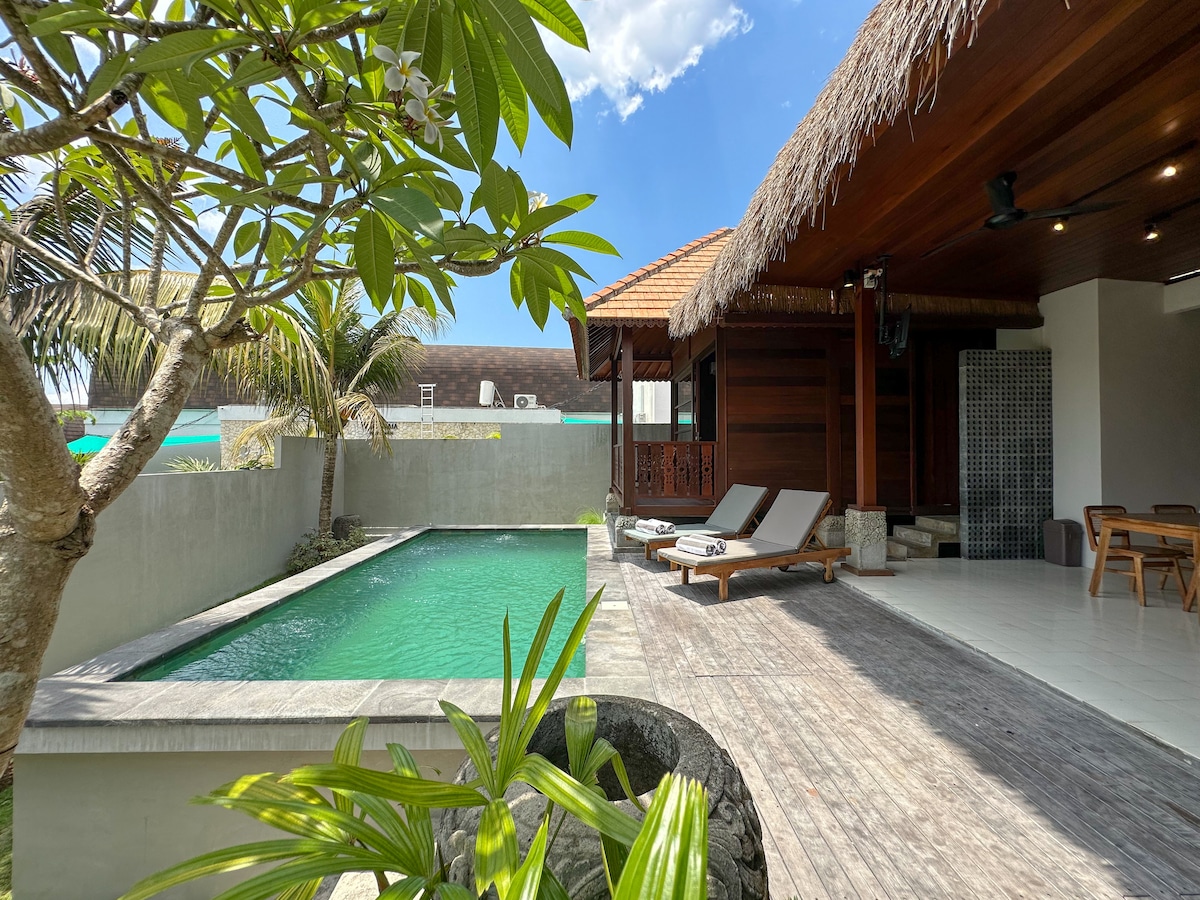Tropical Joglo Villa w/ Pool near Pererenan beach - Villas for Rent in ...