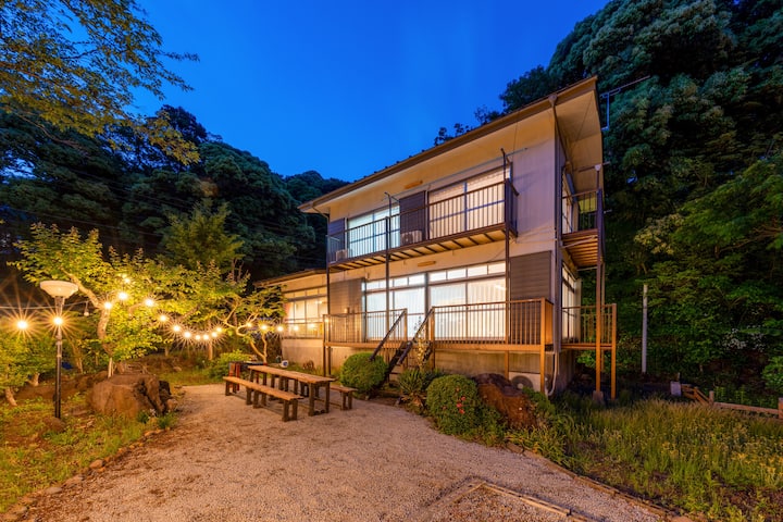 桜並木を望む伊豆高原の貸切宿|鉱石温泉・Bbq・大画面シアター - 川奈