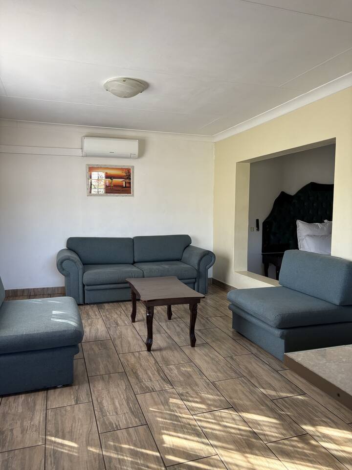 Open-plan Self-cater Studio Unit - R2 - De Deur