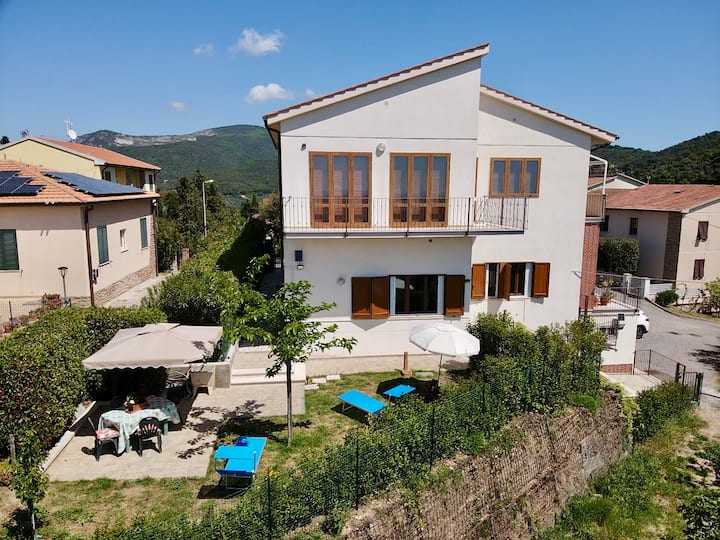 Mandorlo - Bilocale Con Giardino Privato - Campiglia Marittima