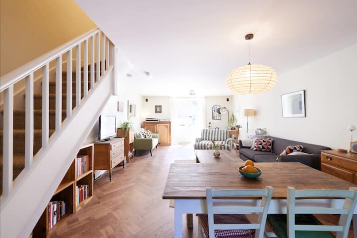 Stylish Peckham Maisonette | 2 King En-suites - London