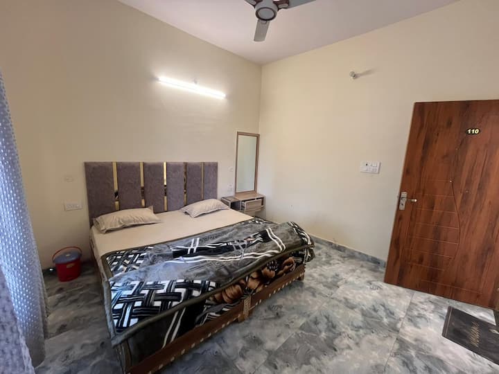 Maharaja Hotel And Dhaba | Deluxe Ac Room - Roorkee