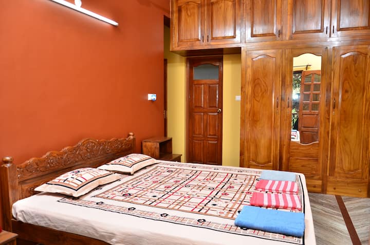 Bedroom 1 image 2
