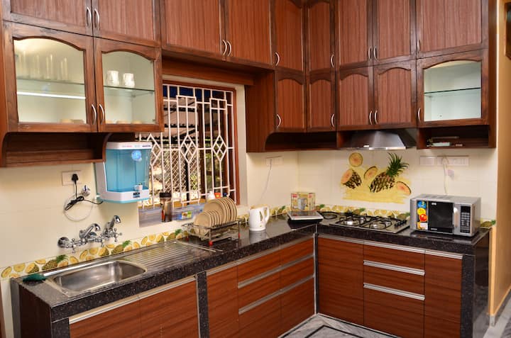 Full kitchen 1 image 1