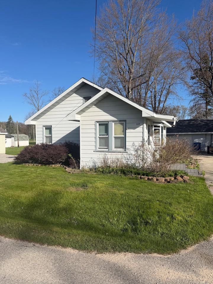 Good Days Marina, Cottage. Sleeps 6 - Houghton Lake, MI