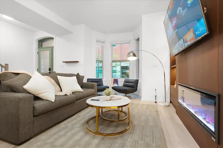 Boutique 3br Retreat • Sleeps 7 • Free Parking - Toronto