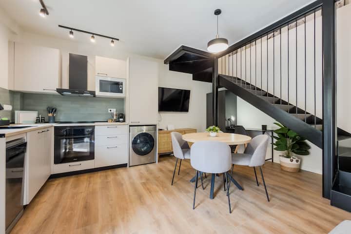 Casa Pareada Con Wiffi, Junto A Metro L1 Y Tren - Barcelona