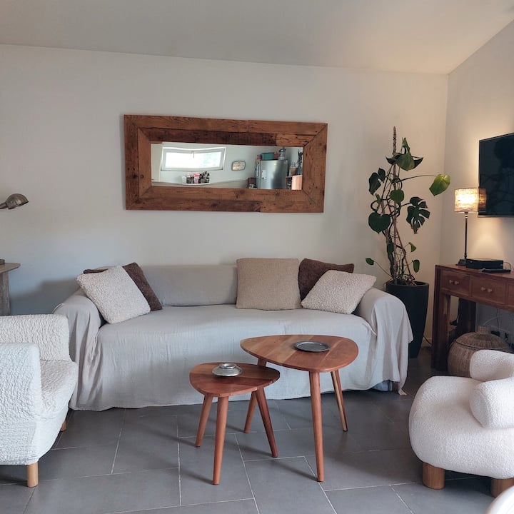 Petite Maison Pleine De Charme
 20 Mins Des Plages - La Roquette-sur-Siagne