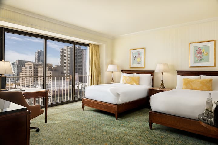 Elegant Room W/ City Views Ideal For Family Stay - Coronado, CA