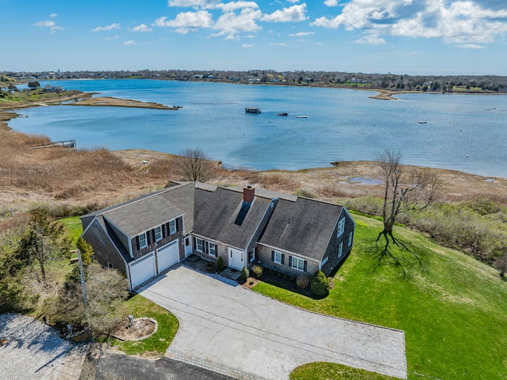 Waterfront Chatham Escape, Pet Friendly, Pond View - 채텀