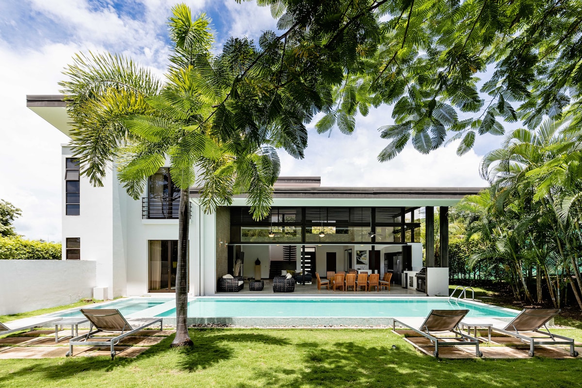 Luxury 4BR Villa in Reserva Conchal