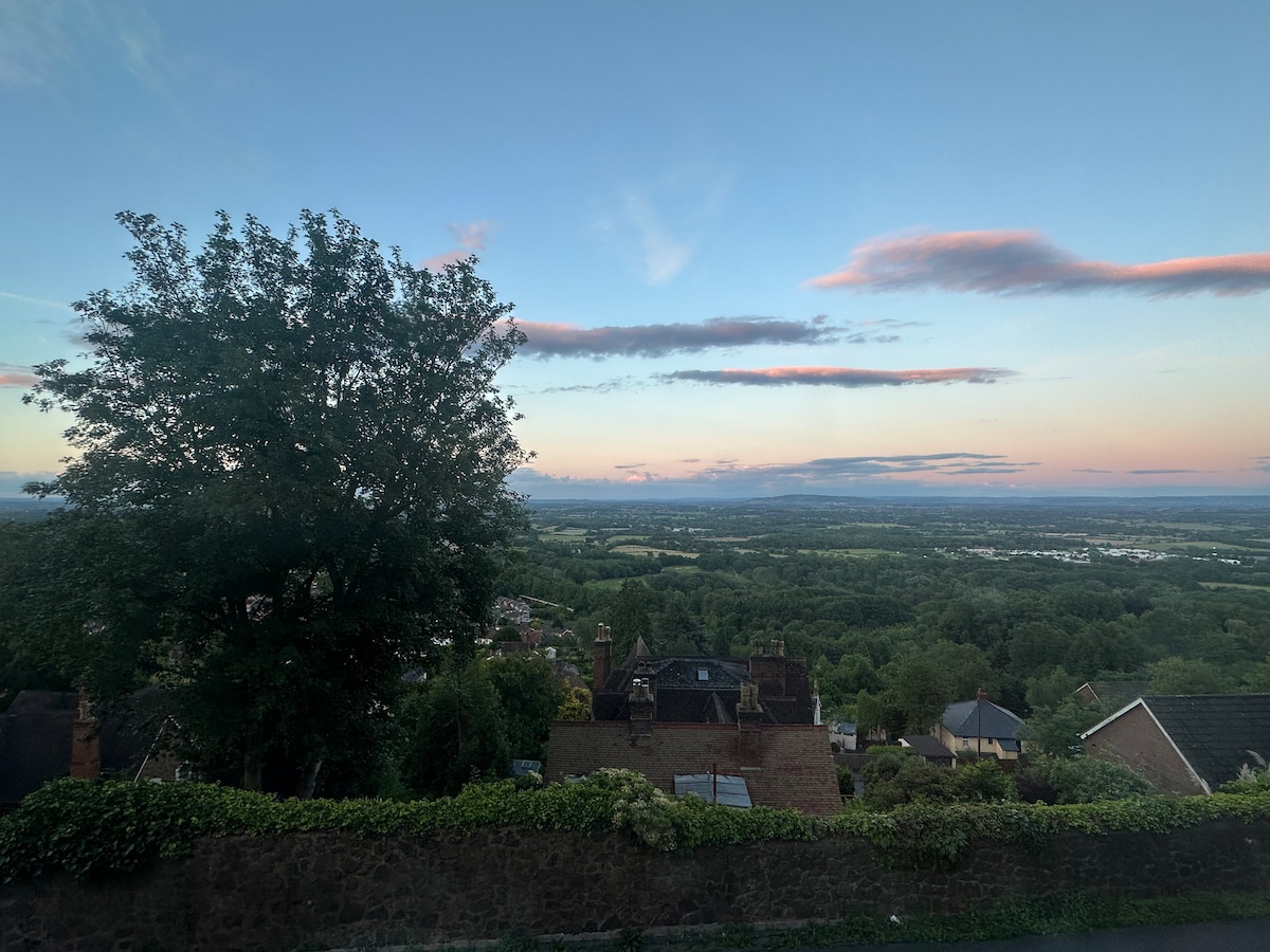 Luxury UpsideDown Townhouse with Panoramic Views - Great Malvern