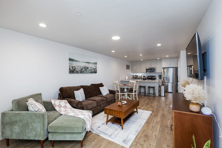 Leo’s Cozy Getaway Near Slc Airport & Downtown - Salt Lake City