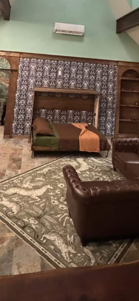 Successful Airbnb property: Romantic Storybook Cottage* Hot Tub* No Clean Fee in Little Rock / North Little Rock / Conway