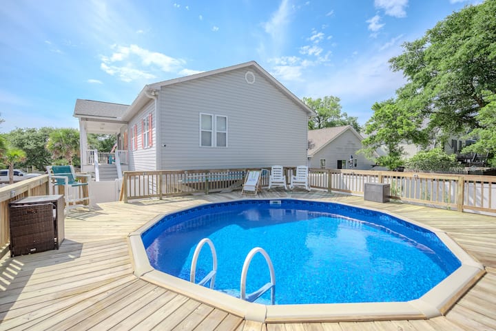 Barefoot Bungalow: Private Pool, Golf Cart Rental - Oak Island, NC