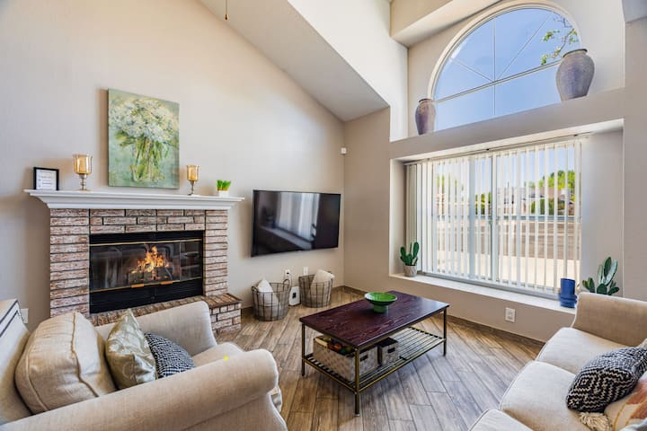 Taylor Ranch Respite - Modern, Light, Open Concept - Albuquerque, NM