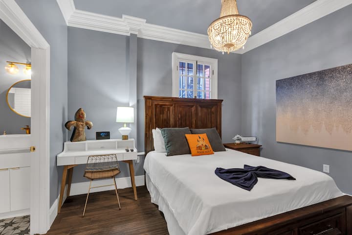 Chic Suite Near French Quarter W/ Playful Décor - New Orleans, LA