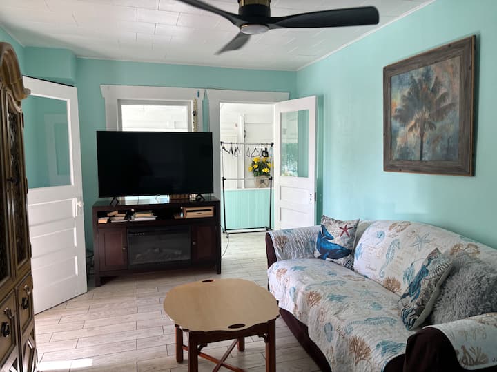 Cozy Beach House 2 Bedroom - Redington Shores, FL