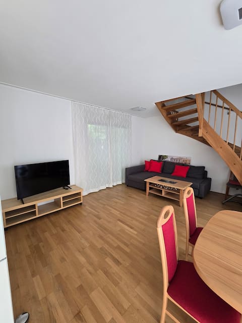 Beliebte Airbnb-Anzeige: Apartment for 4 people with a garage space and garden in Simmering