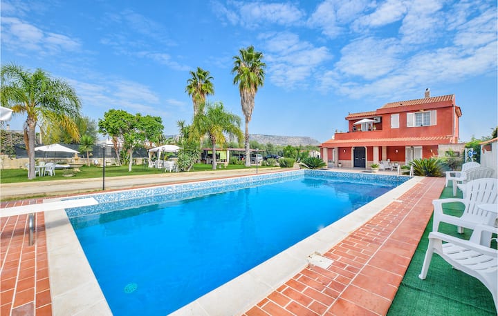 Awesome Home In Siracusa - Belvedere, Italy